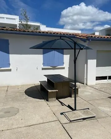 Villa 2 maisons réunies de plain-pied 6 chambres hypercentre et à 300 m de la plage Accueil humain Royan