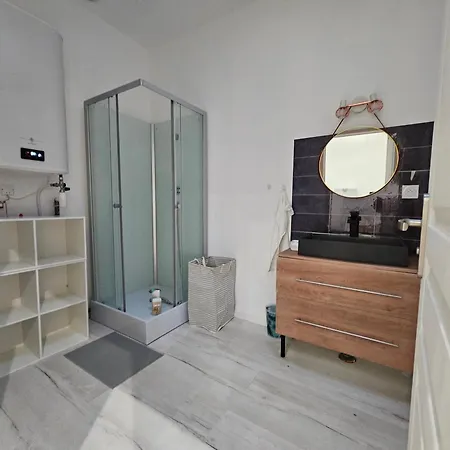 2 maisons réunies de plain-pied 6 chambres hypercentre et à 300 m de la plage Accueil humain *