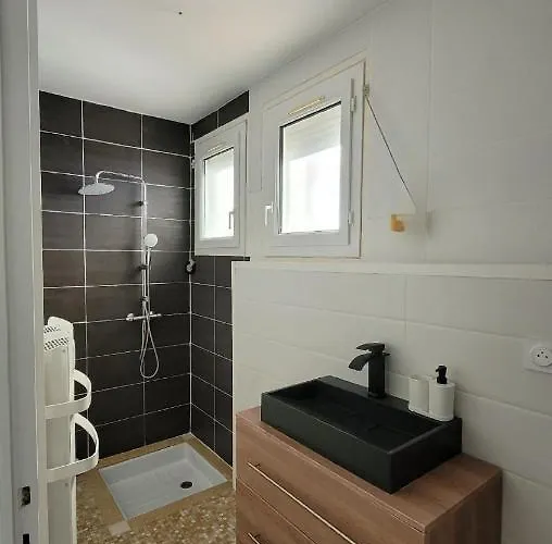 Villa 2 maisons réunies de plain-pied 6 chambres hypercentre et à 300 m de la plage Accueil humain *