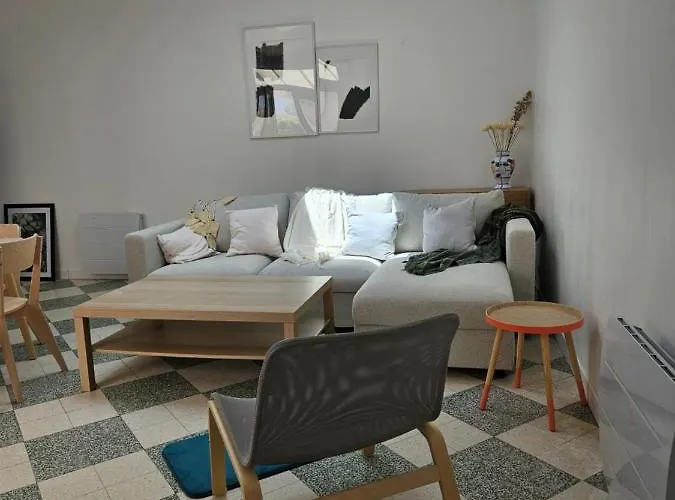 2 maisons réunies de plain-pied 6 chambres hypercentre et à 300 m de la plage Accueil humain *