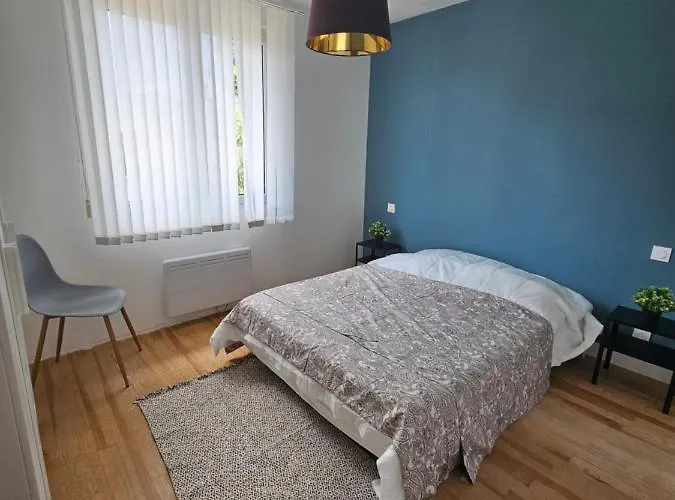 2 maisons réunies de plain-pied 6 chambres hypercentre et à 300 m de la plage Accueil humain *