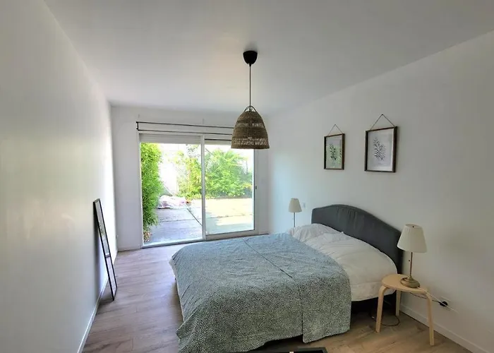 2 maisons réunies de plain-pied 6 chambres hypercentre et à 300 m de la plage Accueil humain Villa