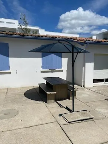 Villa 2 maisons réunies de plain-pied 6 chambres hypercentre et à 300 m de la plage Accueil humain Royan