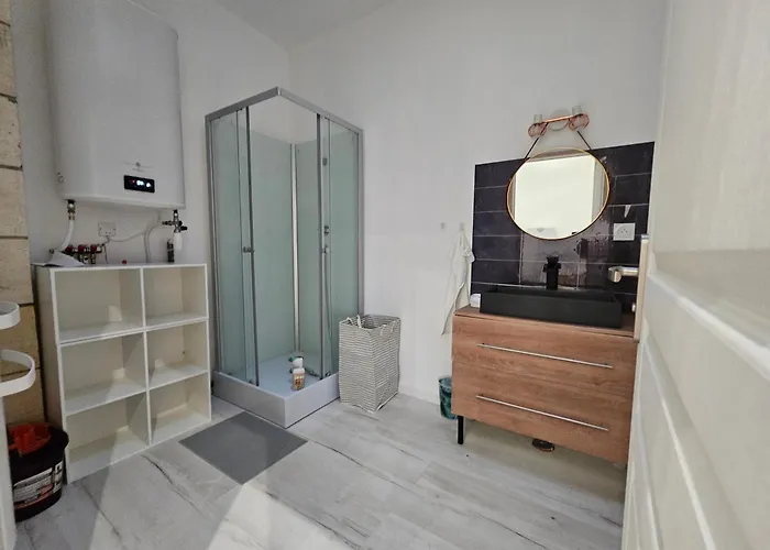 2 maisons réunies de plain-pied 6 chambres hypercentre et à 300 m de la plage Accueil humain *