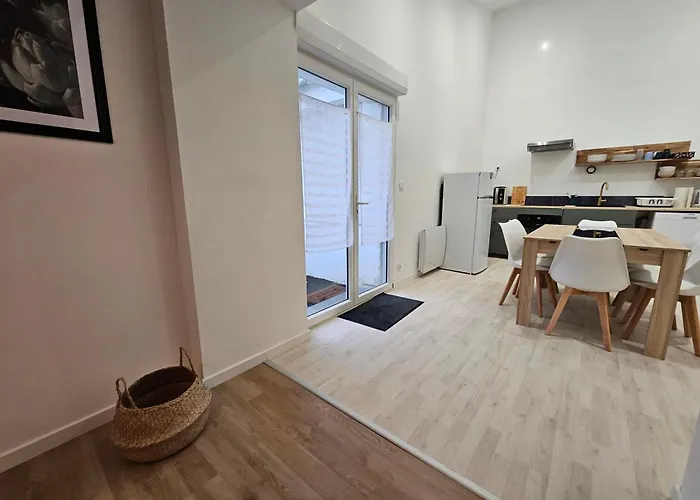 2 maisons réunies de plain-pied 6 chambres hypercentre et à 300 m de la plage Accueil humain