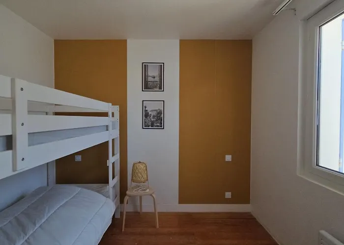 Villa 2 maisons réunies de plain-pied 6 chambres hypercentre et à 300 m de la plage Accueil humain Royan