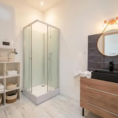 2 Maisons Reunies De Plain-pied 6 Hypercentre Et A 300 M De La Accueil Humain