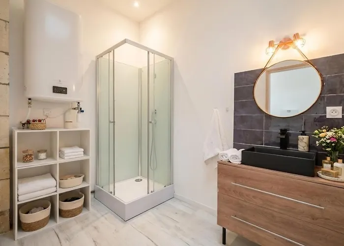 2 Maisons Reunies De Plain-pied 6 Hypercentre Et A 300 M De La Accueil Humain