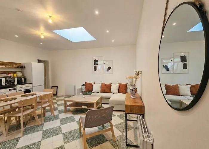 Villa 2 Maisons Reunies De Plain-pied 6 Hypercentre Et A 300 M De La Accueil Humain *